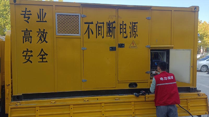 汇川柴油发电机组和UPS电源配合使用时，如何避免切换过程中的电力中断？